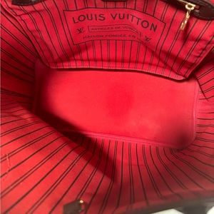 Used Louis Vuitton Neverfull. Can show authenticity tag if asked.